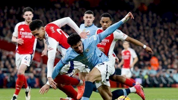 من يحسم لقب الدوري الإنجليزي؟.. صراع مشتعل بين أرسنال ومانشستر سيتي