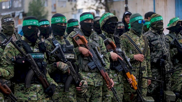 محلل سياسي فلسطيني: حماس تواجه اختبارًا مصيريًا بين التحول السياسي وضغوط نزع السلاح