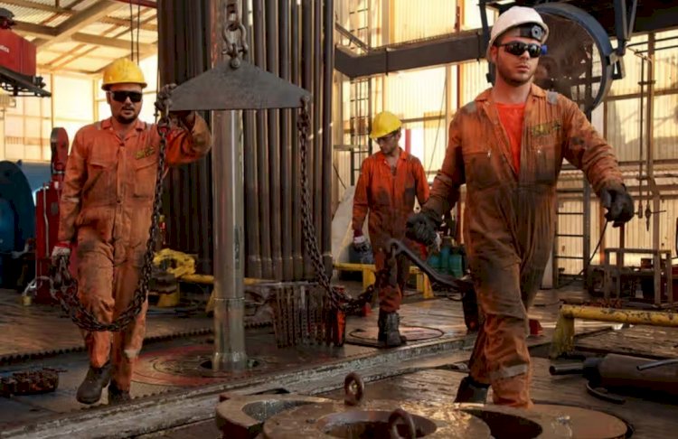 فضيحة تهز طهران.. اختفاء 1.6 مليار دولار من عائدات النفط عبر شبكة الوسطاء السريين