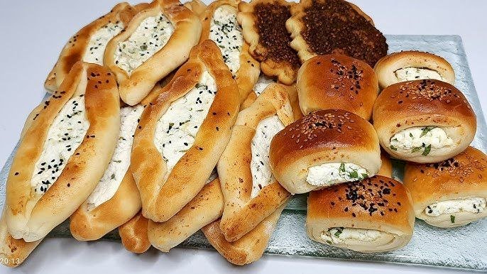 طريقة عمل فطائر الجبن والزعتر الهشة: وصفة سريعة ومثالية للفطور أو العشاء