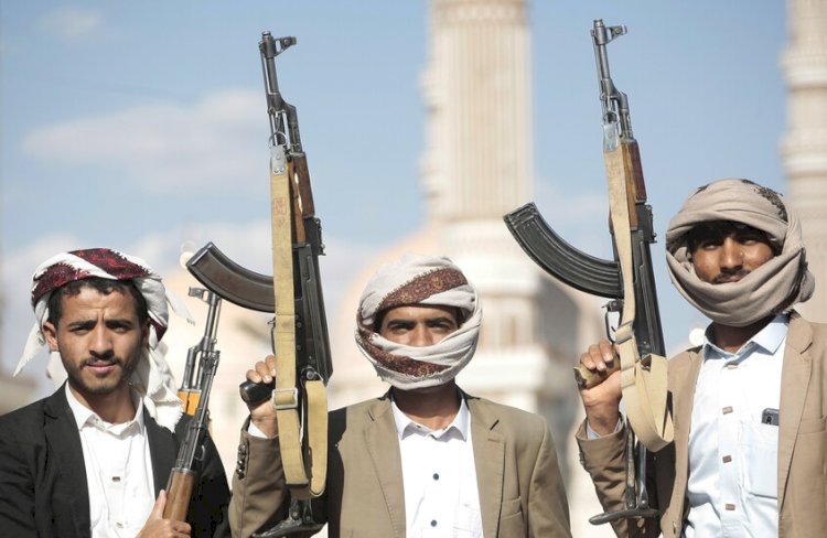 ‎محلل سياسي يمني: تصعيد الحوثيين في باب المندب يخدم أجندة إيران ويهدد الملاحة الدولية