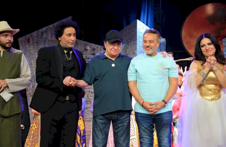 إيهاب فهمي يتابع العرض المسرحي ابن الأصول في موسمه الجديد على مسرح ميامي