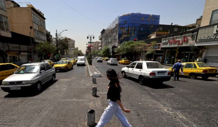 نساء إيران يتحدين المتشددين.. الحجاب يعود إلى صدارة صراع اجتماعي محتدم