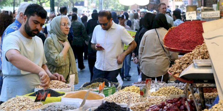 أبرز ما ورد في الصحف الأجنبية الخميس 27 أغسطس..الغضب يتصاعد من إيران إلى أوروبا.. أزمات اقتصادية وعسكرية ودبلوماسية تهز العالم