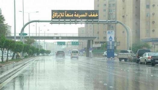 حالة الطقس في السعودية.. استمرار هطول الأمطار الرعدية وتشكل السيول في عدة مناطق